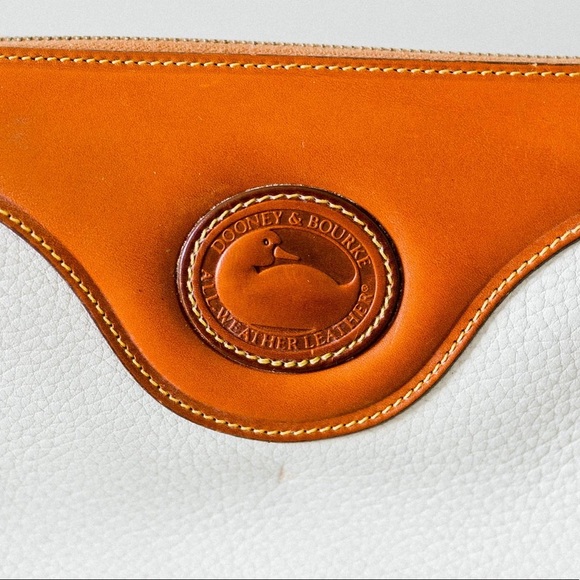 SOLD VINTAGE DOONEY & BOURKE CROSSBODY - Picture 4 of 9